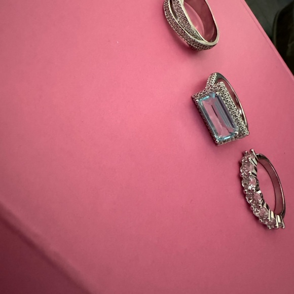 Size 9 Elegant Silver and Blue Gemstone Ring - Picture 3 of 3